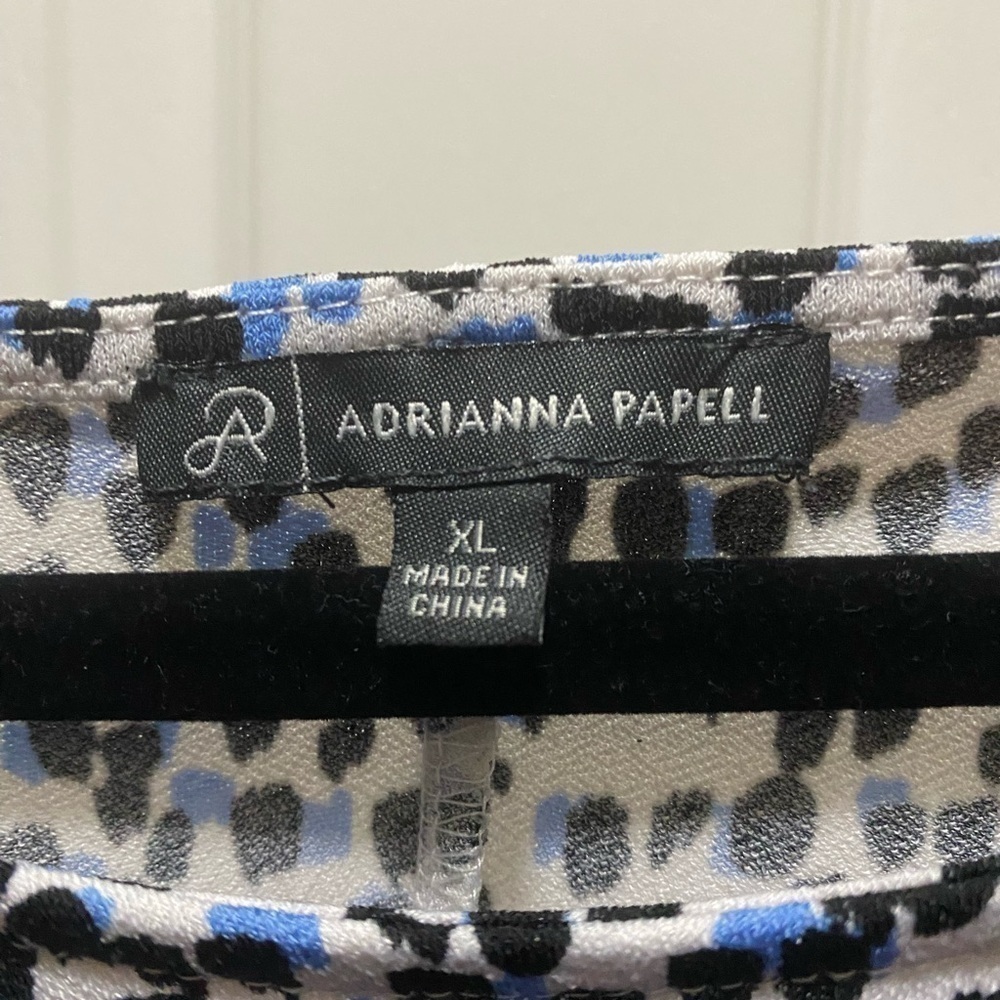 Adrianna Papell Blouse white with blue and black speckled design. Size XL - Picture 2 of 3